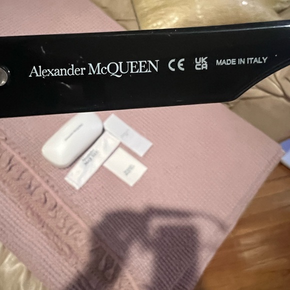 Alexander McQueen Graffiti Bold Black Sunglasses - Picture 5 of 7